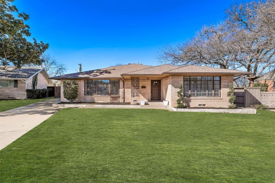 Immerse yourself in the vibrant East Dallas lifestyle with this captivating 3-bedroom, 3.5 bathroom home, tailored for first-time buyers or seasoned homeowners. The chef's kitchen, expansive living areas, and generous bedrooms ensure comfort and luxury, meeting the needs of modern homebuyers. Step outside to your private oasis, complete with a firepit, sparkling pool, and relaxing spa - the perfect setting for entertaining or unwinding. With a wealth of dining, shopping, and entertainment options nearby, this home offers the ideal blend of convenience and leisure. Don't miss out on the chance to experience the best of East Dallas living!