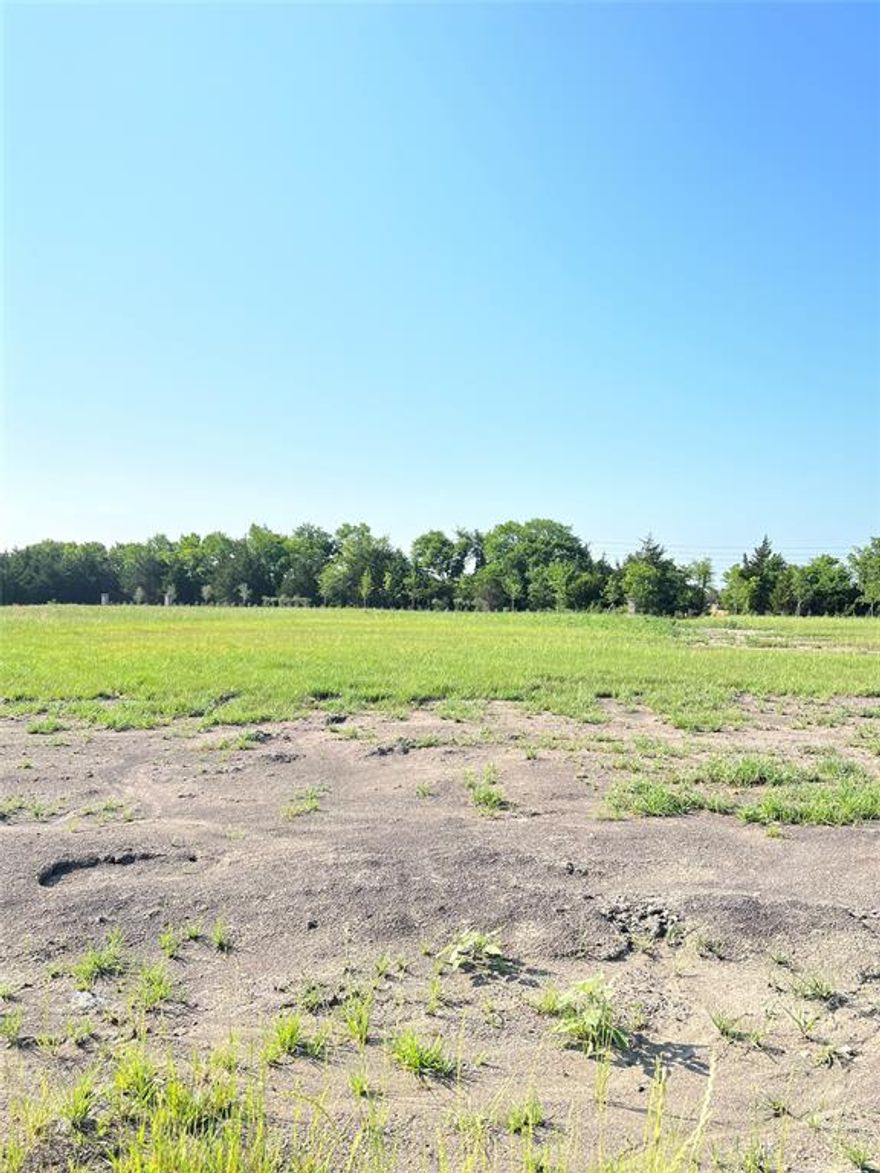 Seize the opportunity to create your custom-built dream home on this expansive .952-acre lot nestled in the new Discovery Lakes community in Rockwall, Texas. The lot is ideally situated within the esteemed Rockwall ISD.
You'll be living the dream with Rockwall Harbor just 6.6 miles away and the downtown of Rockwall only 5.6 miles from your doorstep. Conveniently located minutes away from highways and shopping, your everyday needs are always within easy reach.
Adding to the allure, the soon-to-be-unveiled Sapphire Bay Resort is a mere 10 miles away, promising new adventures just around the corner. This piece of land offers not just a place to build a home, but an unmatched lifestyle in an upcoming and exciting locale.