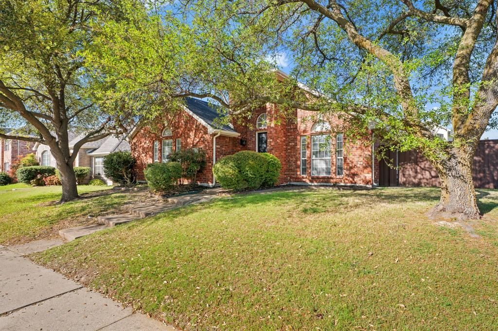 Photo of 516 Castleford Drive, Allen, TX 75013 (MLS # 21215307)