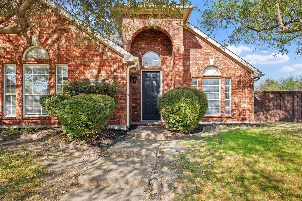 Photo of 516 Castleford Drive, Allen, TX 75013 (MLS # 21215307)