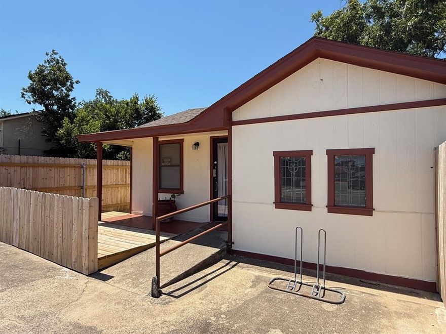 Prime commercial space for lease! This front-facing unit offers approx. 698 sq. ft. of rentable area with bathroom. Located just 0.3 miles from the highway and behind former barbershop, the property benefits from high traffic exposure, excellent visibility, and easy accessibility for both walk-ins and regular clientele. The stylish, welcoming layout makes it a versatile option for office, or professional services. If you’ve been searching for a small, move-in-ready space to grow your business, this is the one. It has kitchen bathroom and waiting area, making it perfect for a small office. Schedule a showing today!