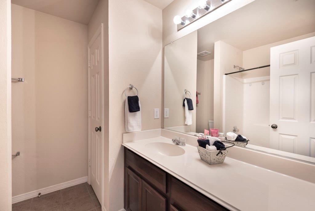 Avalon 04 - Residential Lease