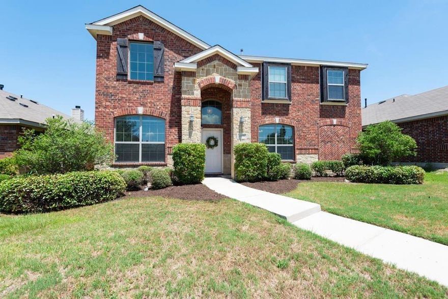 YOU'LL LOVE THIS FANTASTIC FAMILY HOME IN SUPERB MCKINNEY LOCATION AND BEST PRICING WITHIN THE FAMILY FRIENDLY SUBDIVISION!! THIS CLEAN AND COMFORTABLE HOME BOASTS A MUCH DESIRABLE OPEN FLOOR-PLAN COMPLETE WITH DECORATIVE ARCHES, WOOD FLOORING AND TILE IN ALL WET AREAS. KITCHEN FEATURES BREAKFAST BAR AND NEW DISHWASHER AND MICROWAVE. KING SIZED MASTER DOWN WITH GENEROUS GAME-ROOM AND 3 SPACIOUS BEDROOMS UP. NEW PAINT AND FLOORING, NEW FANS AND NEW HEATING AND COOLING UNIT ALL CROWNED WITH AN AMPLE SIZE FENCED BACKYARD. AWARD-WINNING MCKINNEY ISD ELEMENTARY SCHOOL WITHIN THE COMMUNITY. THIS HOME IS READY TO BE OCCUPIED. + A MUST-SEE PROPERTY. DON'T MISS IT++