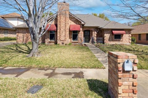 524 Highland Park Drive Hurst TX 76054