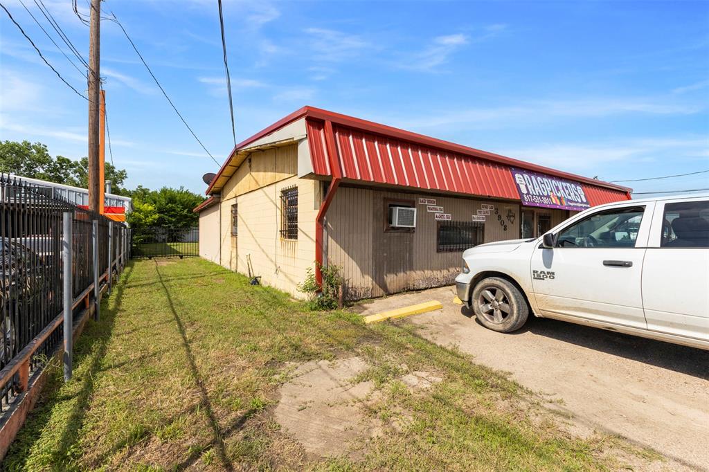 3908 Mansfield Highway