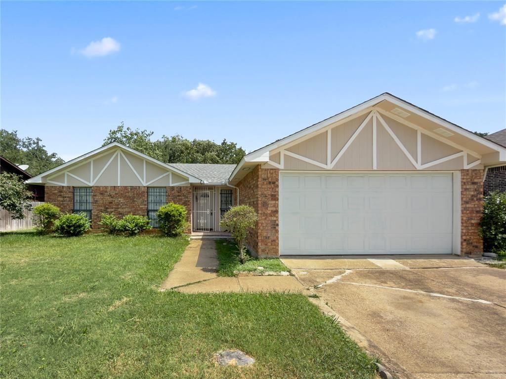 Photo of 7717 Acapulco Road, Fort Worth, TX 76112 (MLS # 21320187)
