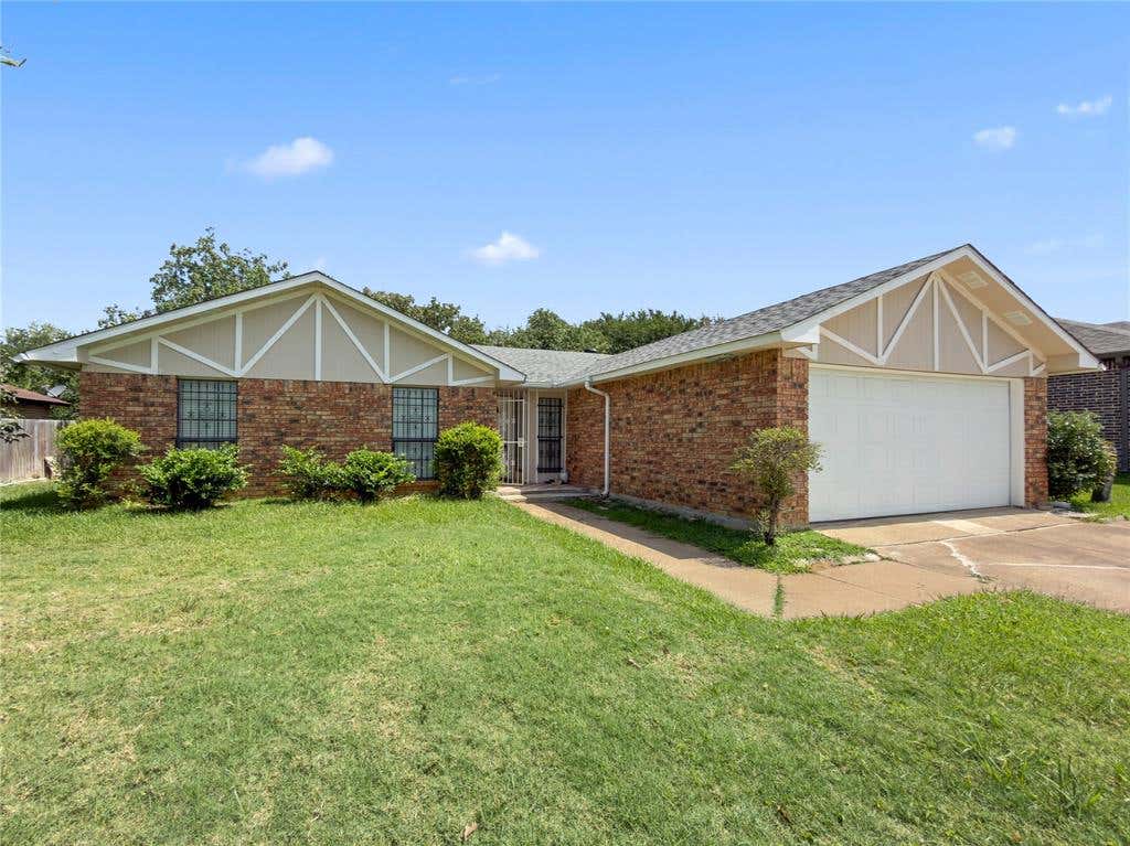 Photo of 7717 Acapulco Road, Fort Worth, TX 76112 (MLS # 21320187)