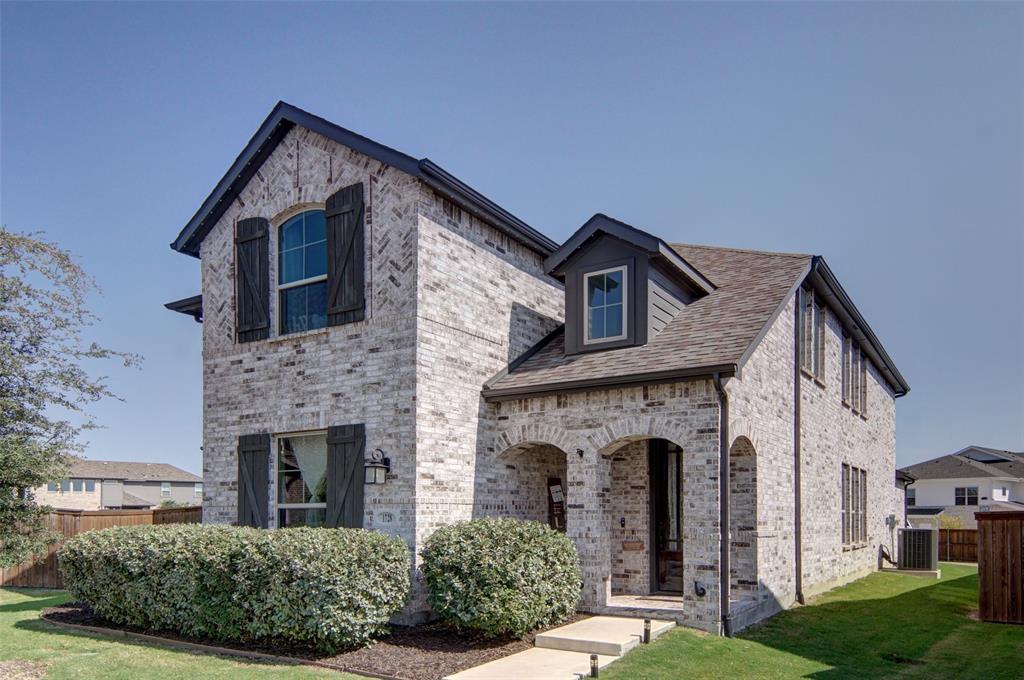 1728 Everitt Trail