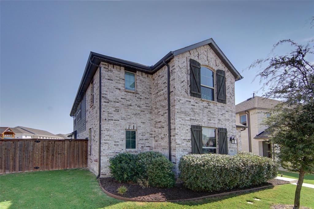 1728 Everitt Trail