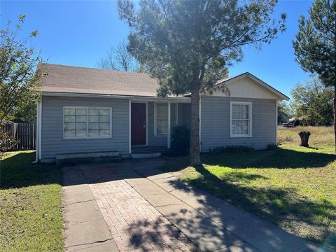 A home in Mineral Wells