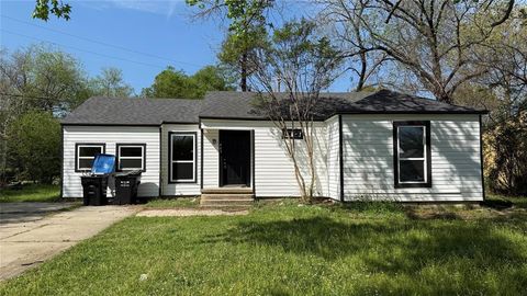 Photo of 905 Bell Drive, Greenville, TX 75401 (MLS # 21224919)