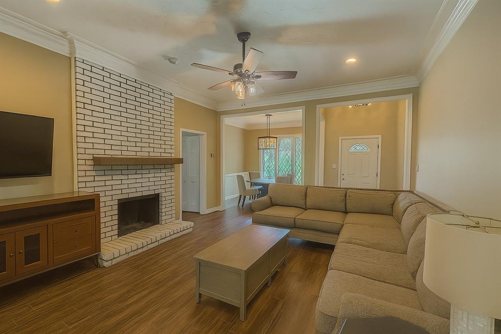 909 Country Lane