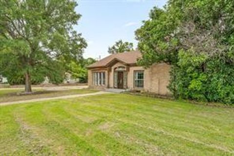 941 S Texas Street De Leon TX 76444