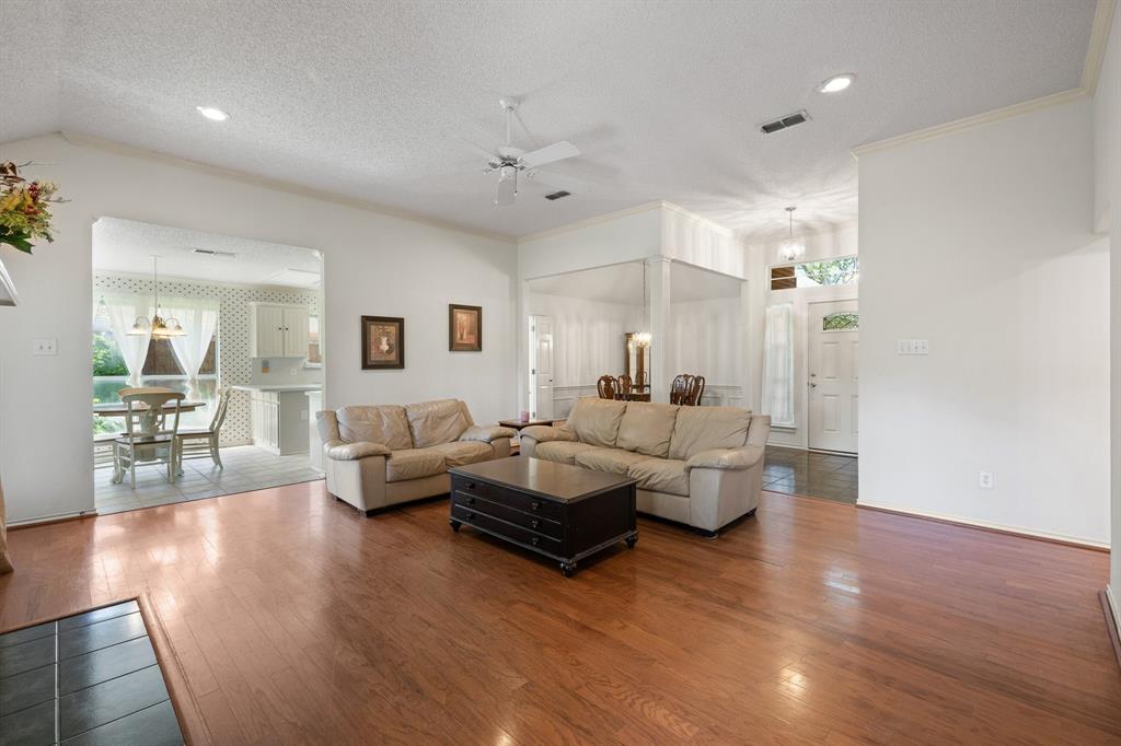 6925 Tameron Trail