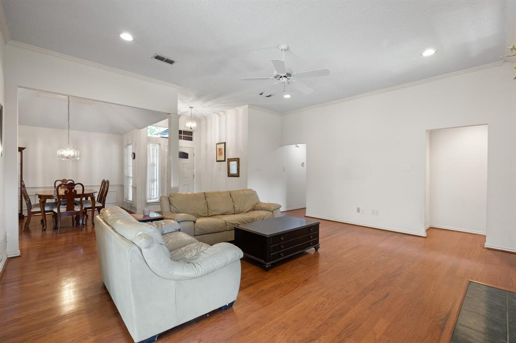 6925 Tameron Trail