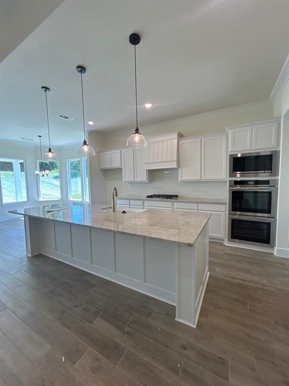 1004 Perrin Lane