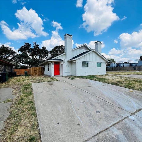 Photo of 1703 Justin Lyn Street, Arlington, TX 76012 (MLS # 21391253)