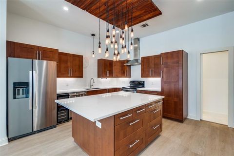1811 S Ervay Street Dallas TX 75215