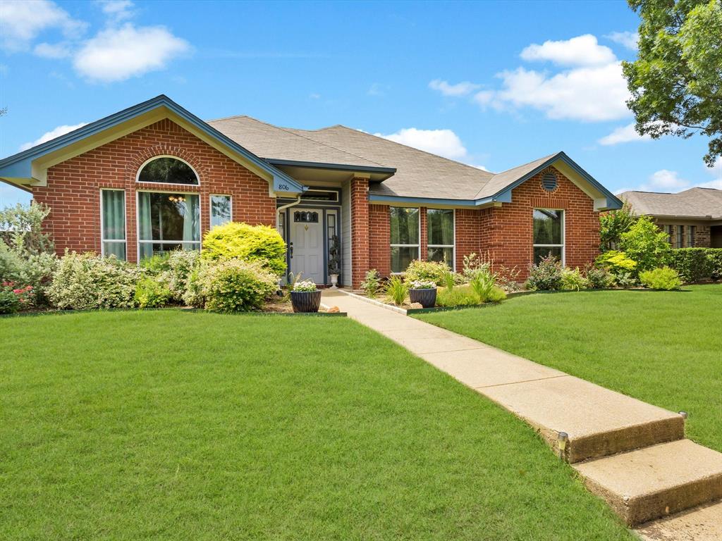 806 Red Oak Drive