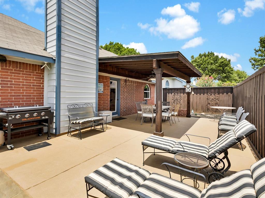 806 Red Oak Drive