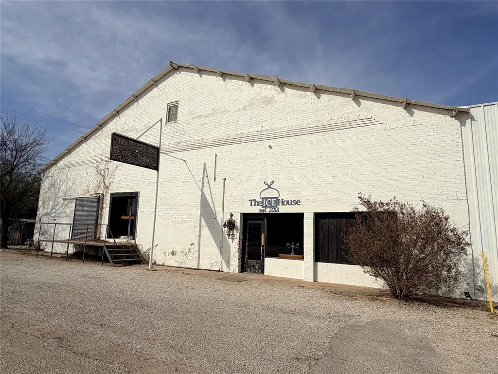 107 N Oak Street