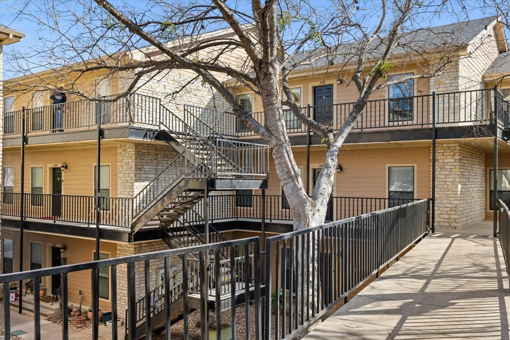 401 E Pearl 2303