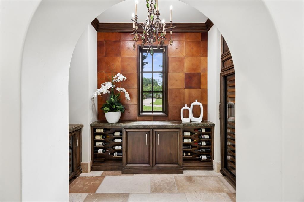 690 S Peytonville Avenue