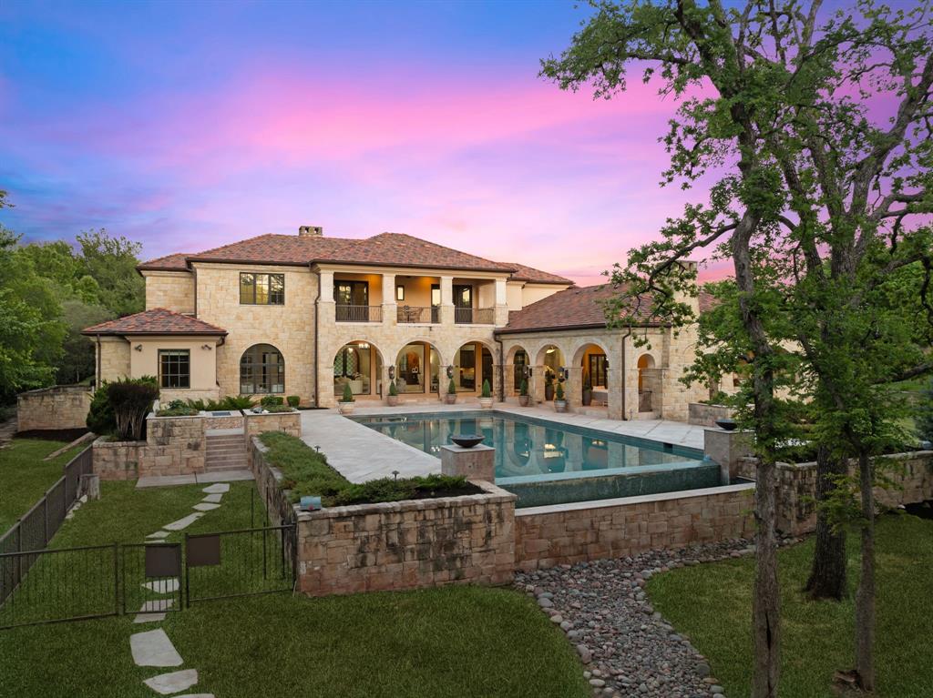 690 S Peytonville Avenue