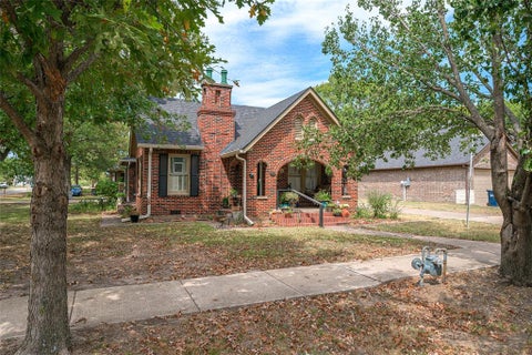 Photo of 209 S Bond Street, Whitewright, TX 75491 (MLS # 21368652)