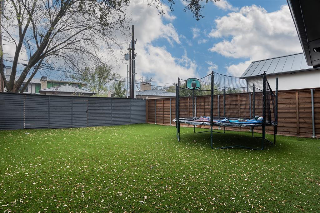 Royal Crest 05 - Residential