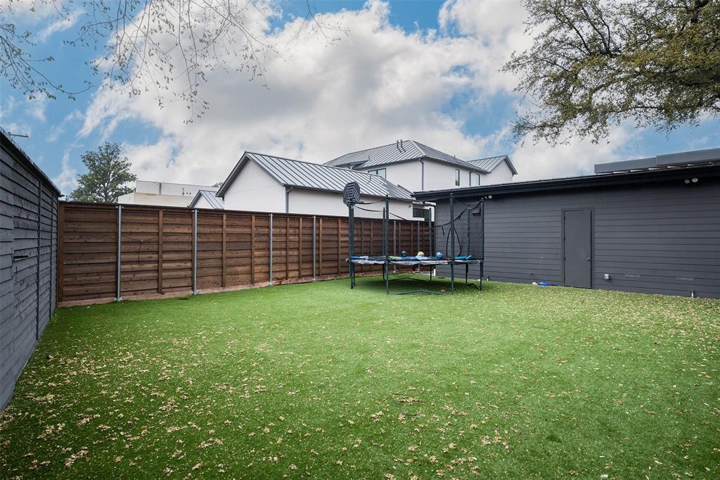 Royal Crest 05 - Residential