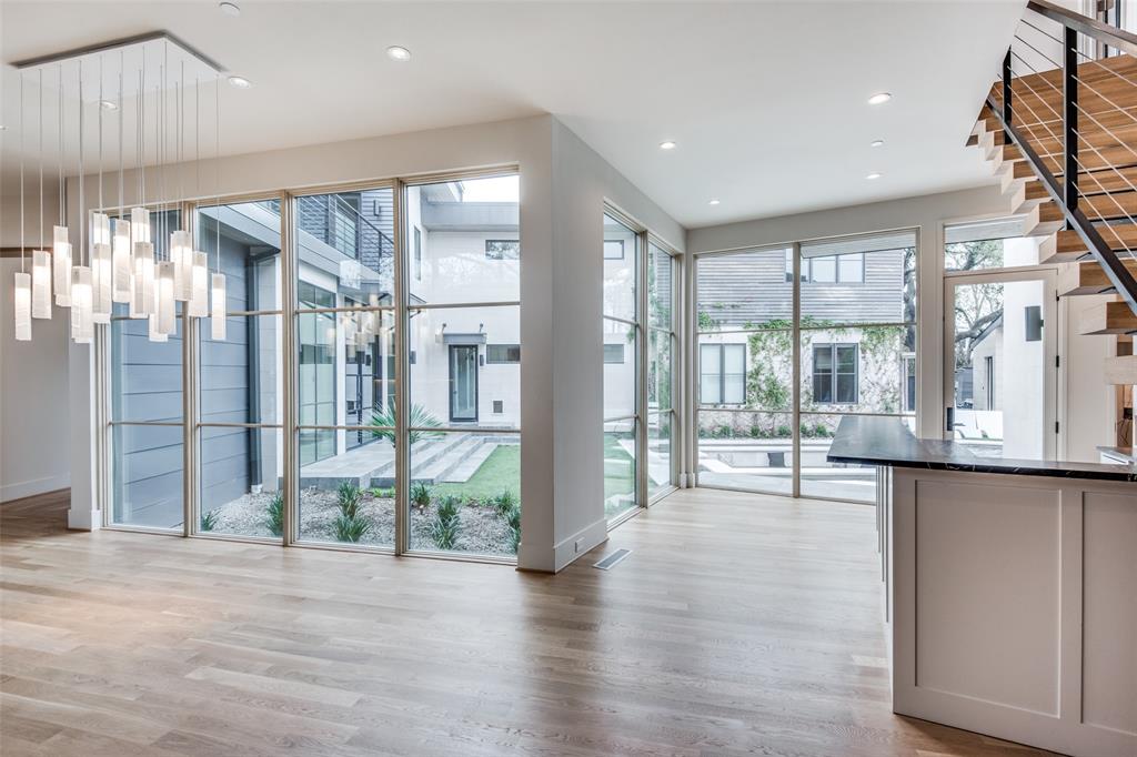 Royal Crest 05 - Residential