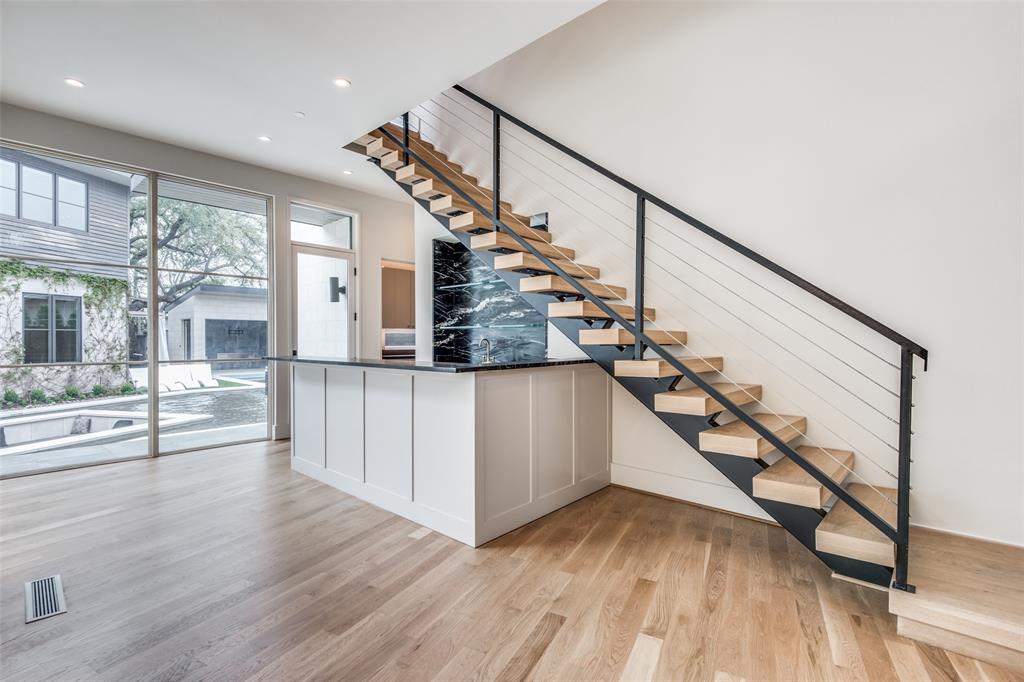 Royal Crest 05 - Residential