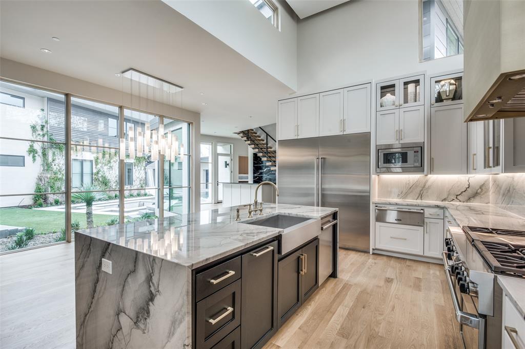 Royal Crest 05 - Residential