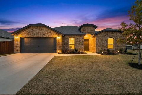 Photo of 437 Falcon Way, Azle, TX 76020 (MLS # 21126698)