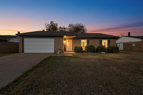 Photo of 6805 Newcastle Place, North Richland Hills, TX 76182 (MLS # 21136606)