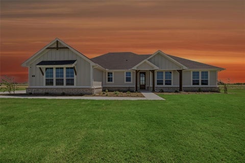 Photo of 146 Aurora Avenue, Valley View, TX 76272 (MLS # 21240469)