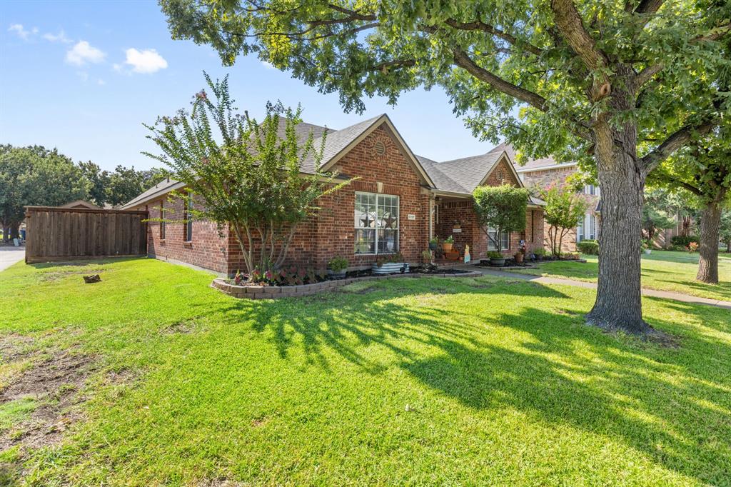 6707 Foxglove Trail