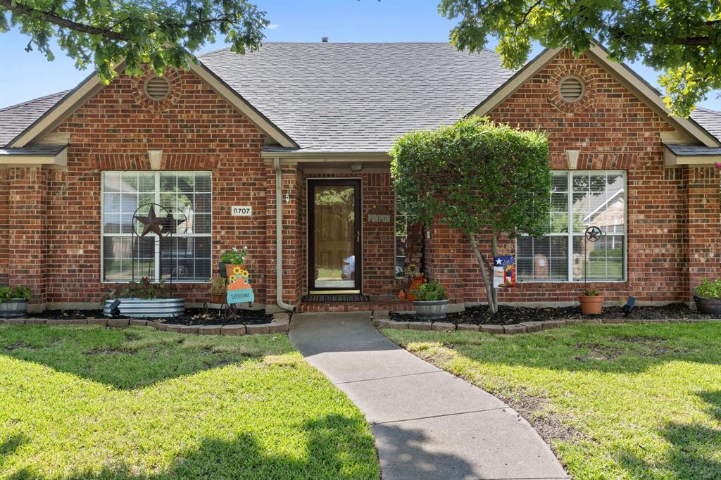 6707 Foxglove Trail