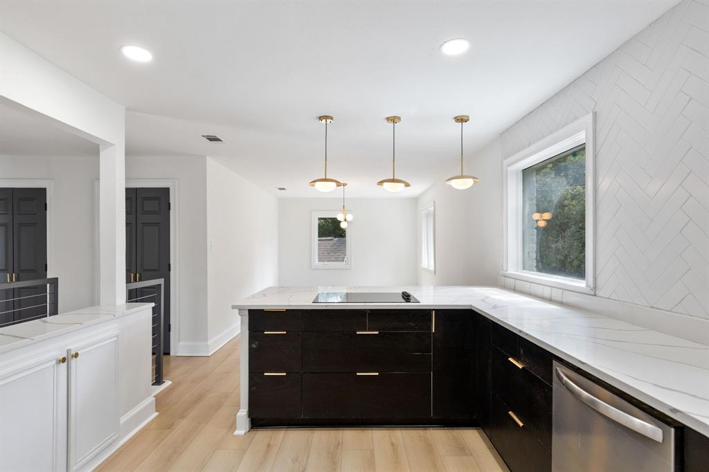 2404 Westwood Drive