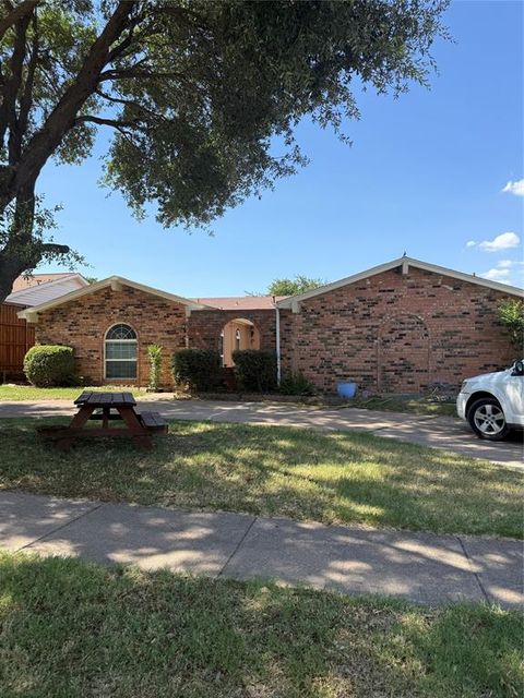 Photo of 1801 Tameria Drive, Irving, TX 75060 (MLS # 21330003)