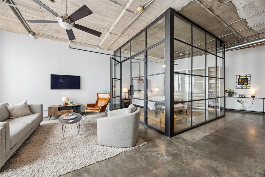 1122 Jackson Street 606