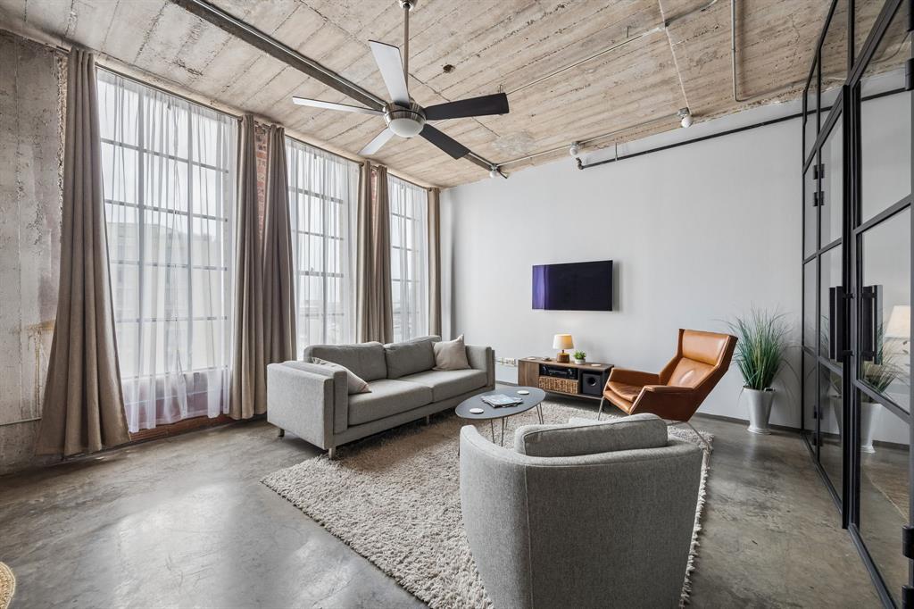 1122 Jackson Street 606