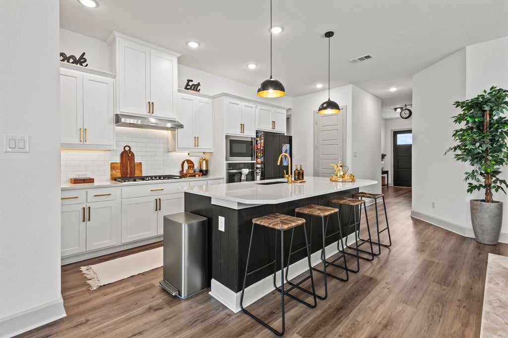 4017 Crepe Myrtle Street
