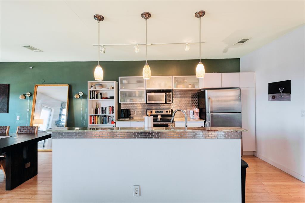 Buzz Condo - Residential