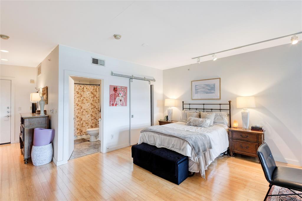 Buzz Condo - Residential