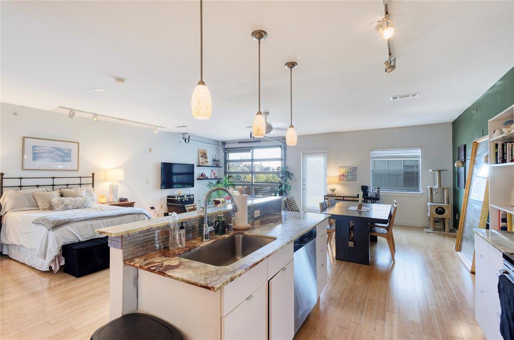 Buzz Condo - Residential