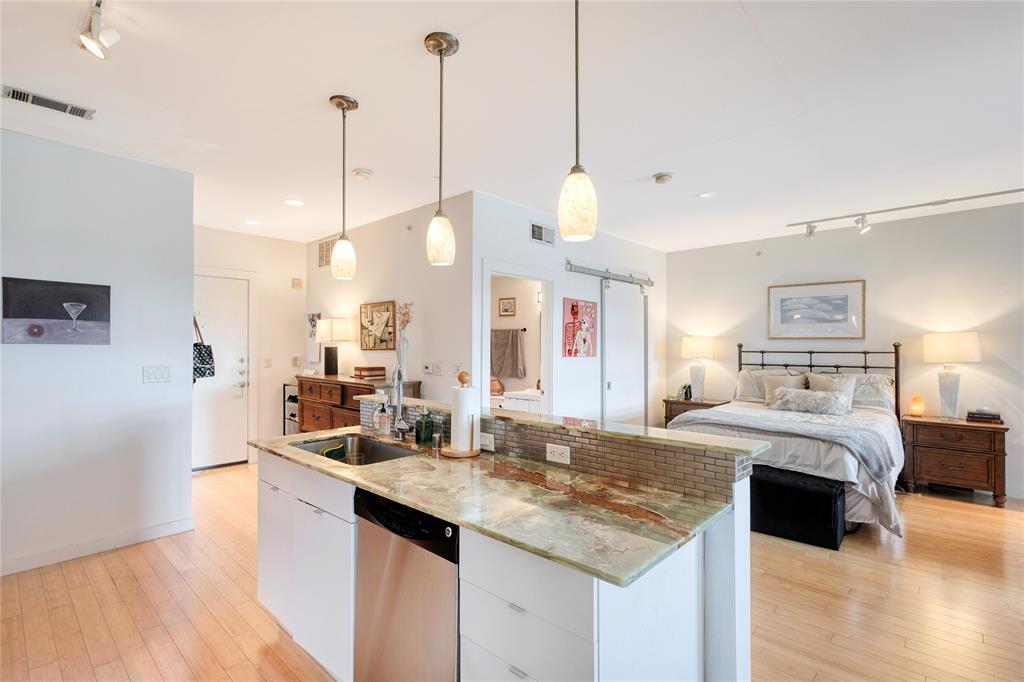 Buzz Condo - Residential