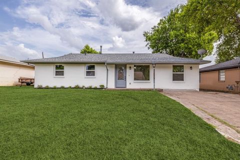 910 Darlene Lane Arlington TX 76010