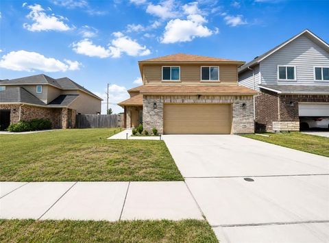 Photo of 256 Natalie Drive, Grand Prairie, TX 75051 (MLS # 21311808)